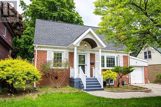 property at 1375 Applewood Rd