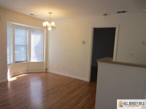 46 Lear Ct in East Brunswick, NJ - Building Photo - Building Photo