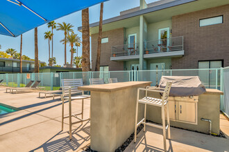 Shalimar Sands in Scottsdale, AZ - Building Photo - Building Photo