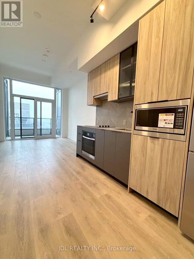 1037 The Queensway in Toronto, ON - Building Photo - Building Photo