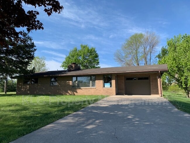 36093 Tabor Rd in Van Meter, IA - Building Photo - Building Photo