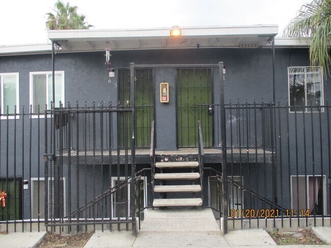 1048 &amp; 1100 E Ave. in National City, CA - Foto de edificio - Building Photo