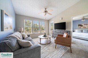 1000 Palm Pl Dr NE, Unit 1434 in Palm Bay, FL - Building Photo