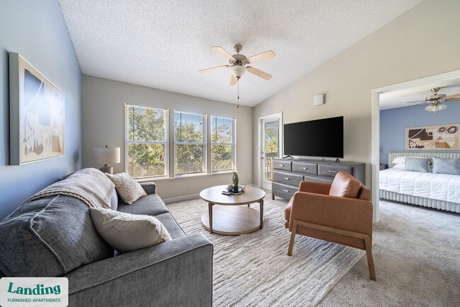 property at 1000 Palm Pl Dr NE