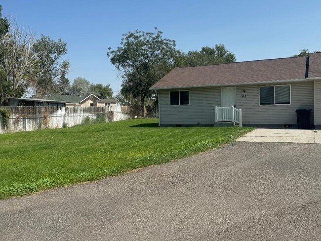 106 4th Ave S in Buhl, ID - Foto de edificio - Building Photo