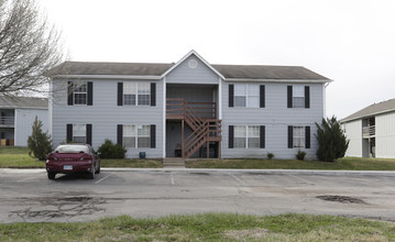 Pinewood Apartments in Gardner, KS - Building Photo - Building Photo