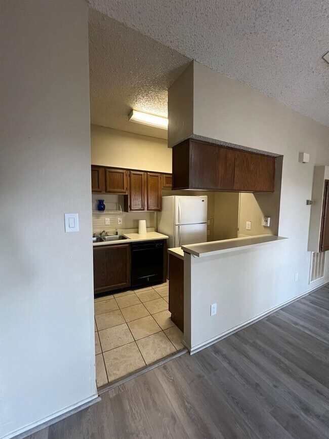 17417 Red Oak Dr in Houston, TX - Building Photo - Building Photo