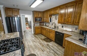 24054 Joe May Rd in Denham Springs, LA - Building Photo - Building Photo