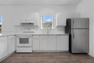 5610 SW 43rd St in Davie, FL - Building Photo - Building Photo