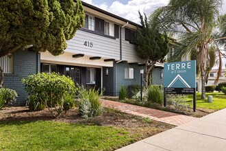 Terre at S Lincoln in El Cajon, CA - Foto de edificio - Building Photo