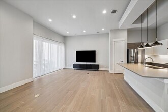 1621 Wheeler Ave in Houston, TX - Building Photo - Building Photo