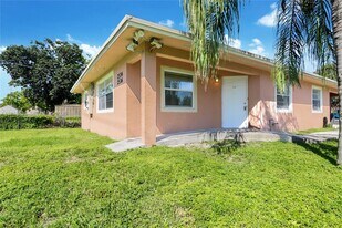 2536 Cleveland St in Hollywood, FL - Building Photo