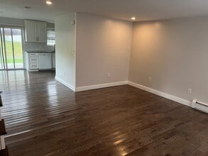 945 Riverside Dr in Methuen, MA - Building Photo - Building Photo