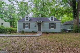 3140 Delowe Dr in East Point, GA - Building Photo