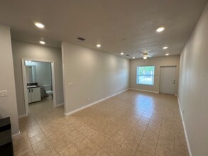 7414 SW 10th Ct in North Lauderdale, FL - Foto de edificio - Building Photo