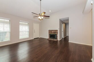 9723 Pinehurst Ln, Unit 0802 in Dallas, TX - Building Photo - Building Photo