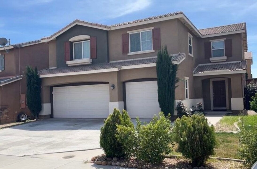 13085 Napa Ct in Hesperia, CA - Building Photo