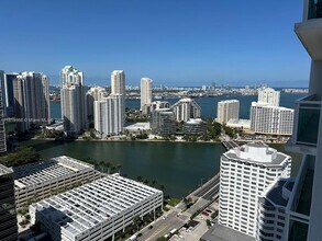 950 Brickell Bay Dr, Unit 3402 in Miami, FL - Building Photo - Building Photo