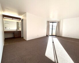 179 Courtyard Dr in Port Hueneme, CA - Building Photo - Building Photo