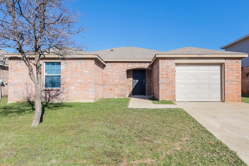 9723 Checota Dr in Dallas, TX - Foto de edificio