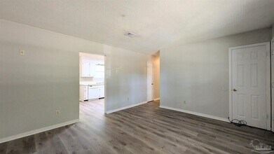 4233 W Avenida De Golf in Pace, FL - Building Photo - Building Photo