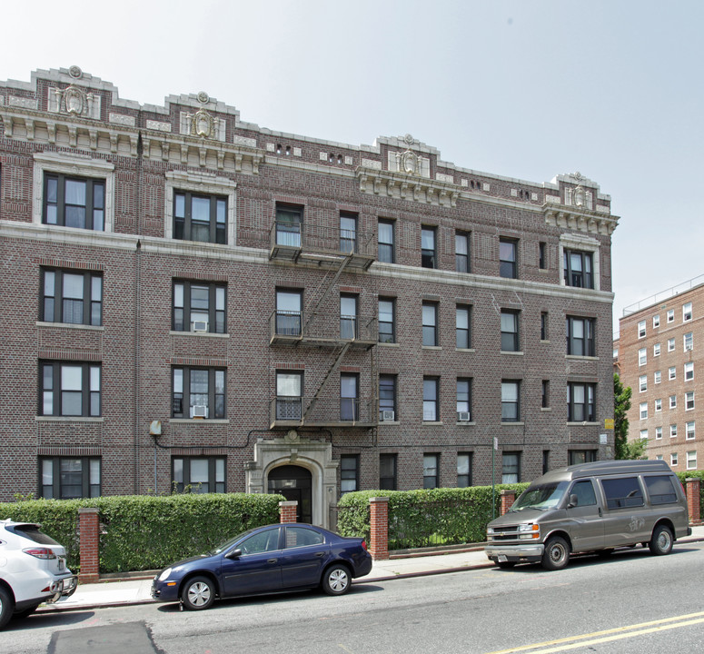 2100 Cropsey Ave in Brooklyn, NY - Building Photo