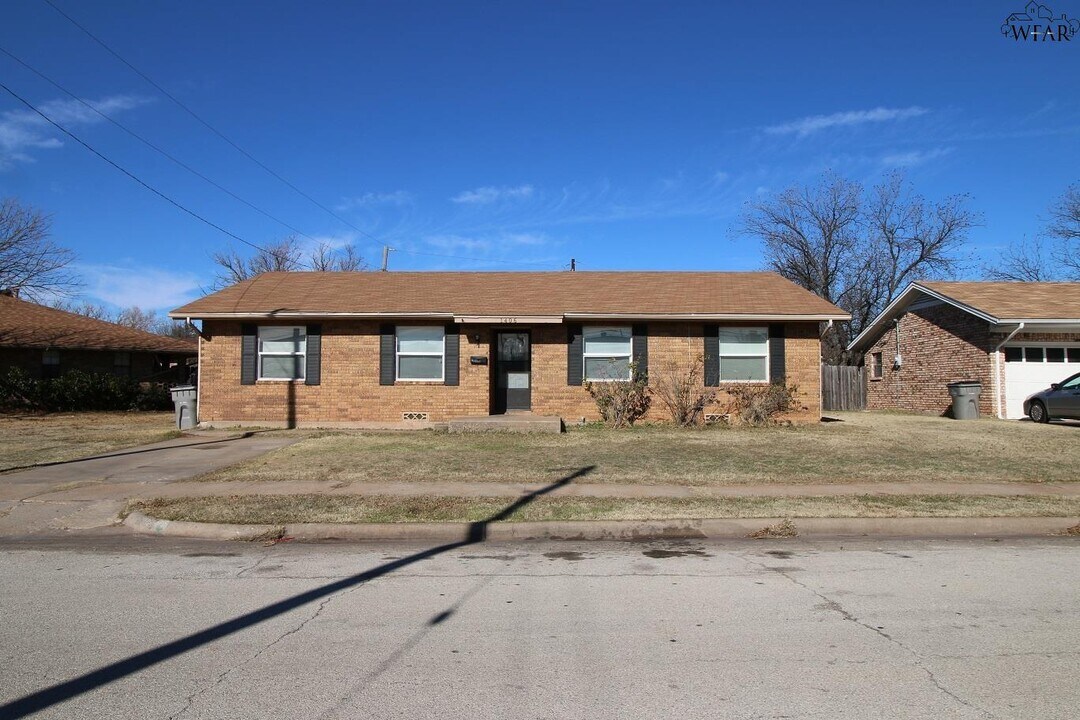 1406 Christine Rd in Wichita Falls, TX - Building Photo