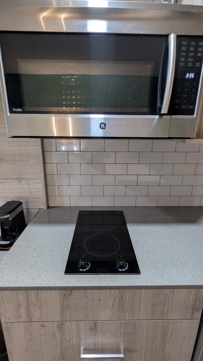 3282 13 Av SE in Medicine Hat, AB - Building Photo - Building Photo