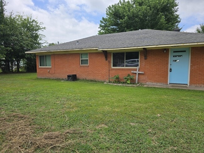 444 E Pennsylvania St in Van, TX - Building Photo - Building Photo