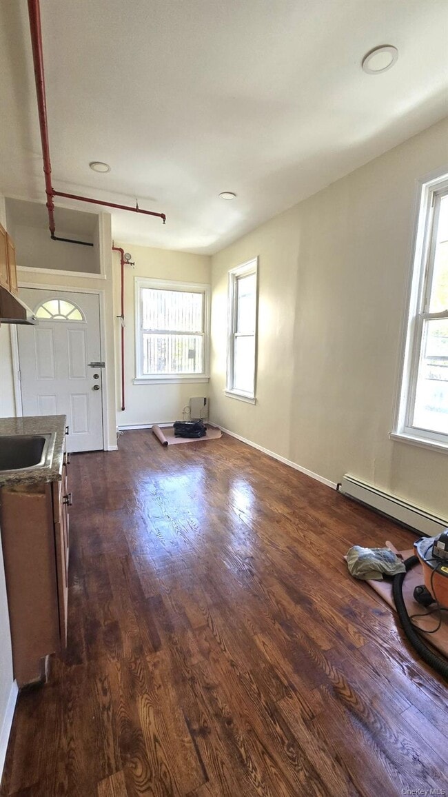 8-83 Cypress Ave in Queens, NY - Building Photo - Building Photo