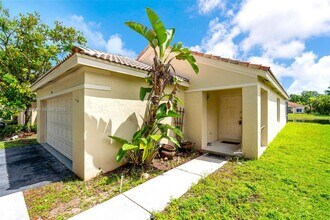 4366 Mahogany Ridge Dr in Weston, FL - Building Photo - Building Photo