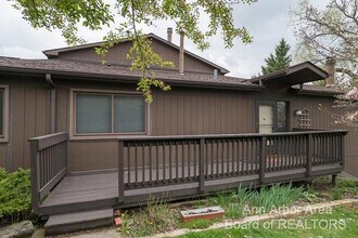 2520 Traver Blvd in Ann Arbor, MI - Building Photo - Building Photo