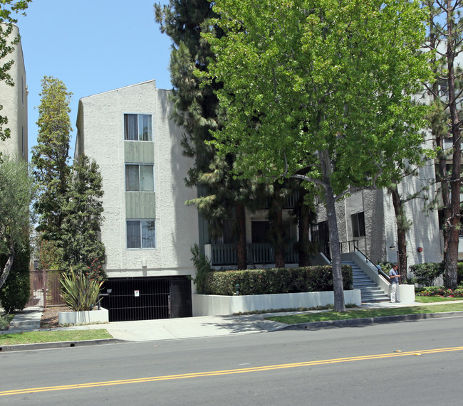 311 Montana Avenue in Santa Monica, CA - Foto de edificio - Building Photo