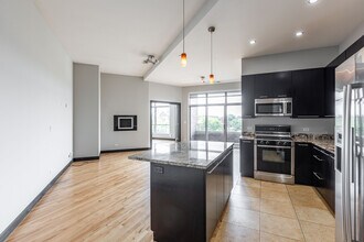 2348 N Lister Ave in Chicago, IL - Building Photo - Building Photo