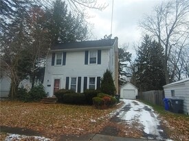 120 Chestnut St in Youngstown, NY - Building Photo