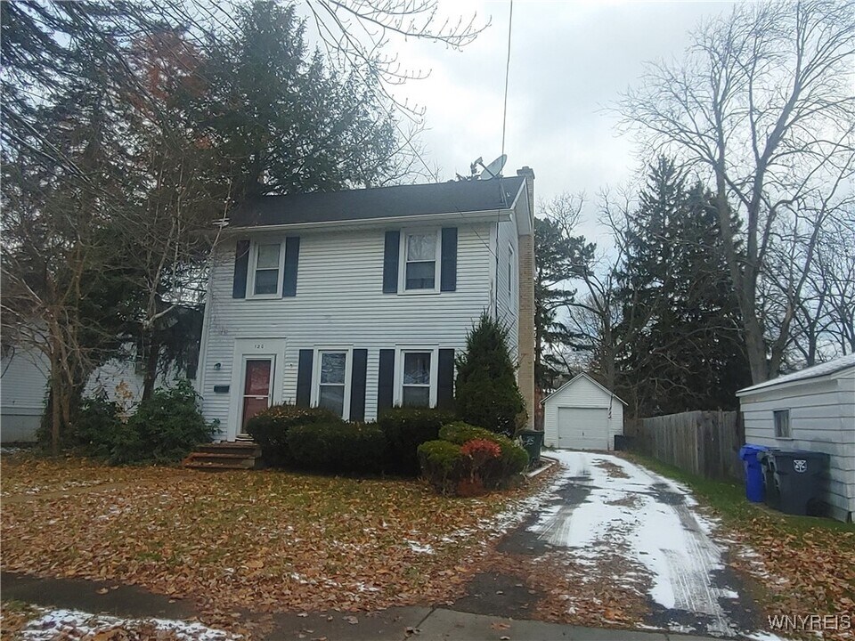 120 Chestnut St in Youngstown, NY - Building Photo