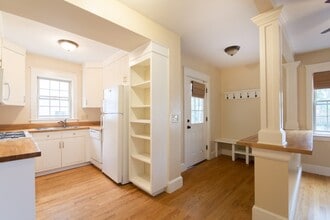 51 Kingston Ave in Newport, RI - Building Photo - Building Photo