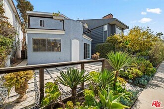434 Sherman Canal in Los Angeles, CA - Building Photo - Building Photo