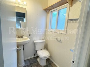 7036 W Hawthorn Ave in Los Angeles, CA - Building Photo - Building Photo