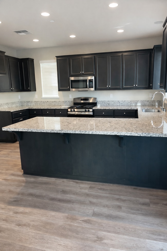 121 Bentwater Loop in Chico, CA - Foto de edificio - Building Photo