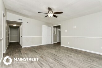 955 Robinwood Dr in Florissant, MO - Building Photo - Building Photo