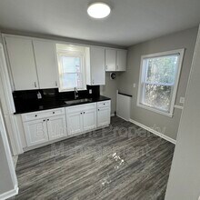 19757 Elkhart St in Harper Woods, MI - Building Photo - Building Photo