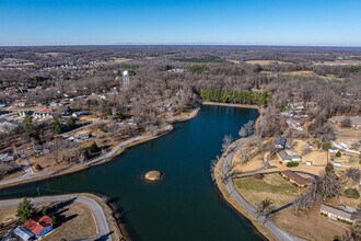 205 W Lake Dr in Dickson, TN - Building Photo - Building Photo