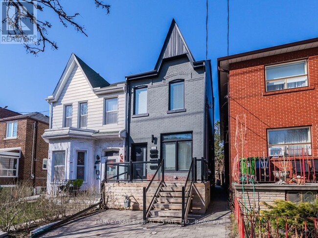 160-160 Lansdowne Ave