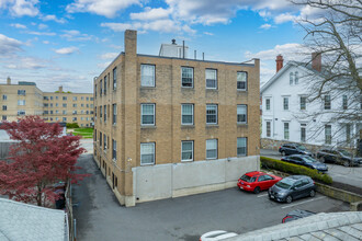 The Walcourt in Arlington, MA - Foto de edificio - Building Photo