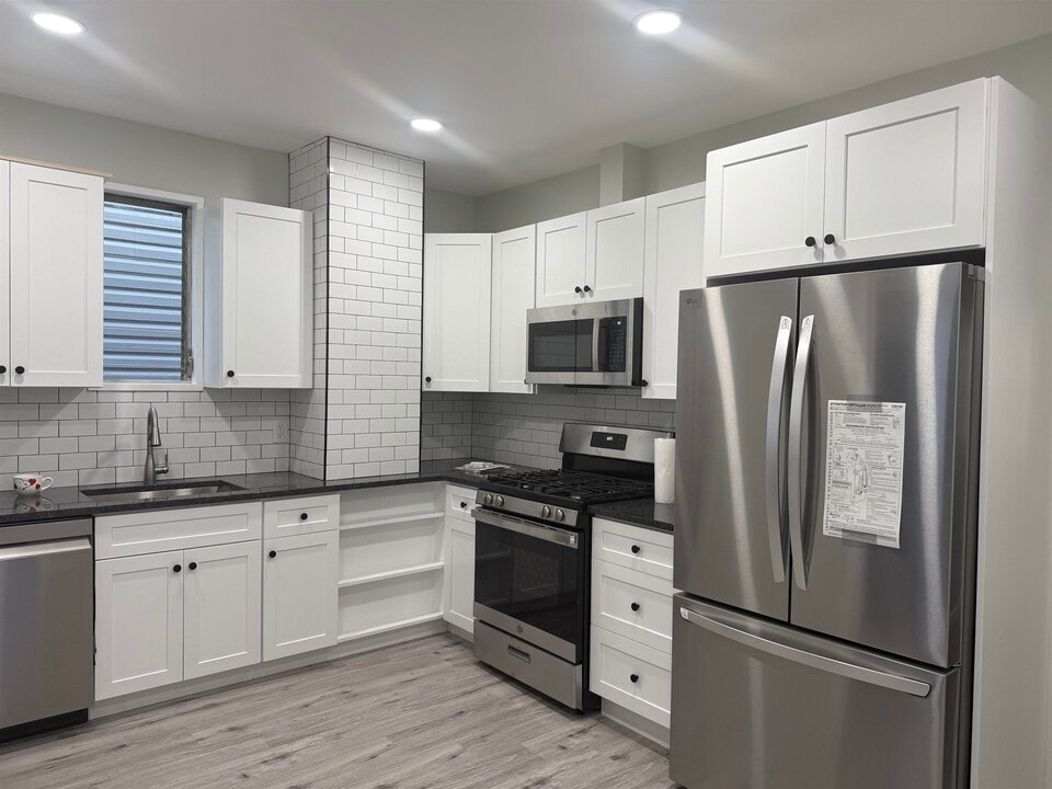 329 36th St in Union City, NJ - Building Photo