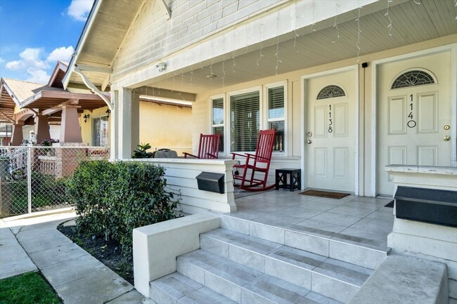 1138 W 52nd St, Unit 1138 in Los Angeles, CA - Building Photo - Building Photo