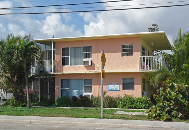 The Beach House in Pompano Beach, FL - Building Photo - Building Photo