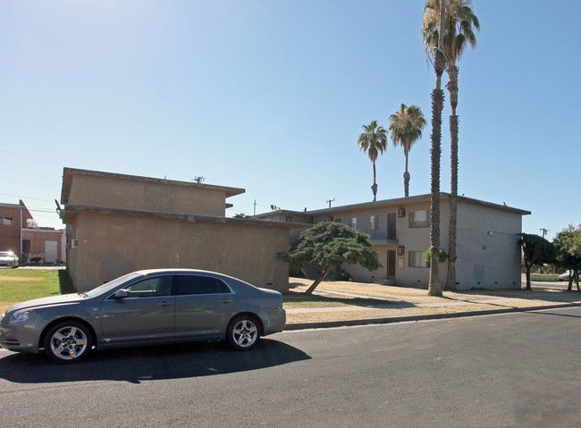 780 W Davis St in Hanford, CA - Building Photo - Building Photo