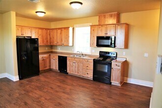 971 NW Circle Blvd-Unit -#102 in Corvallis, OR - Building Photo - Building Photo